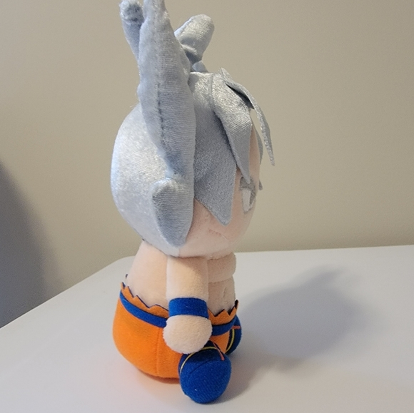 Goku Ultra Instinct Dragon Ball Super Plushie - Picture 4 of 7